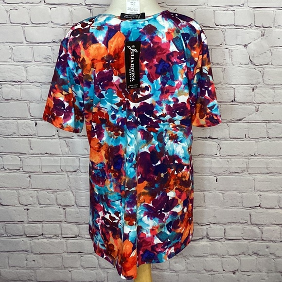 NWT floral top - Picture 2 of 3